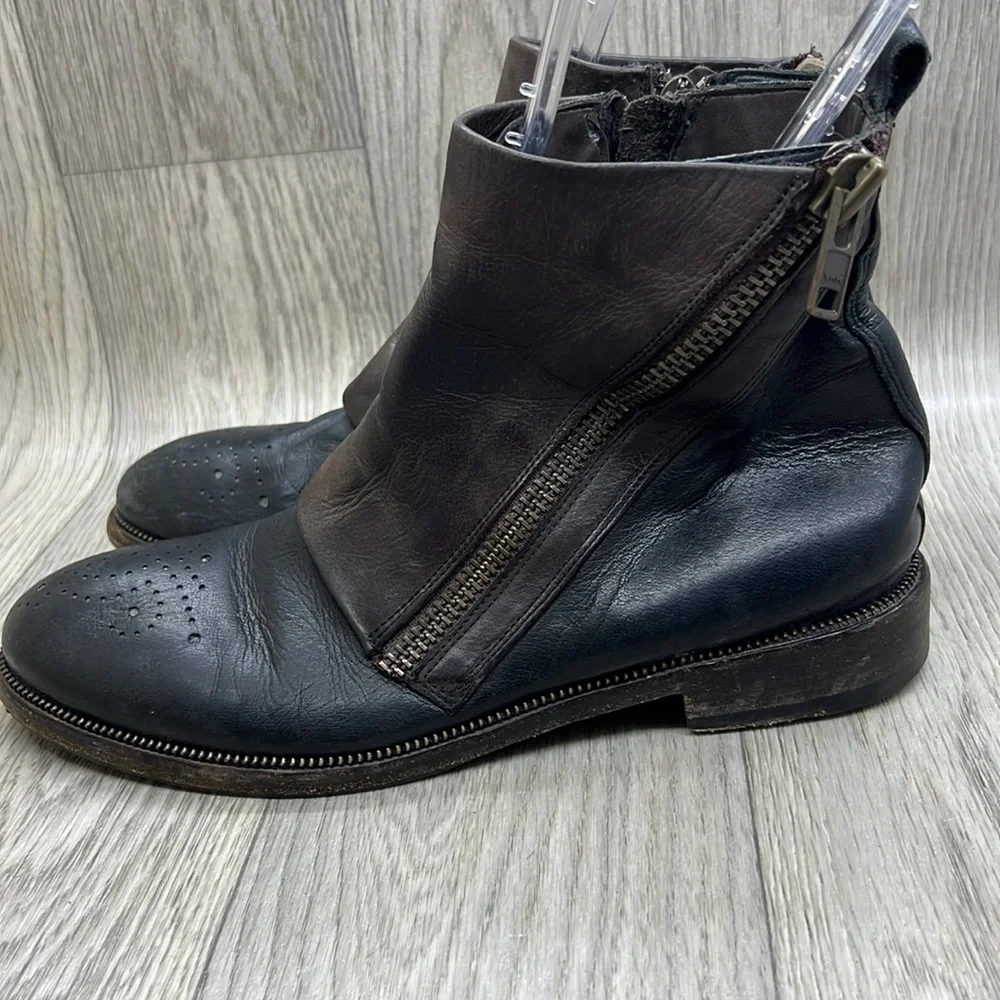 LA BOTTEGA DI LISA Blk & Brn Ankle Boots